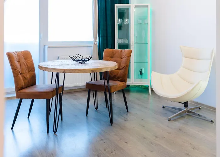 Thome White Flat