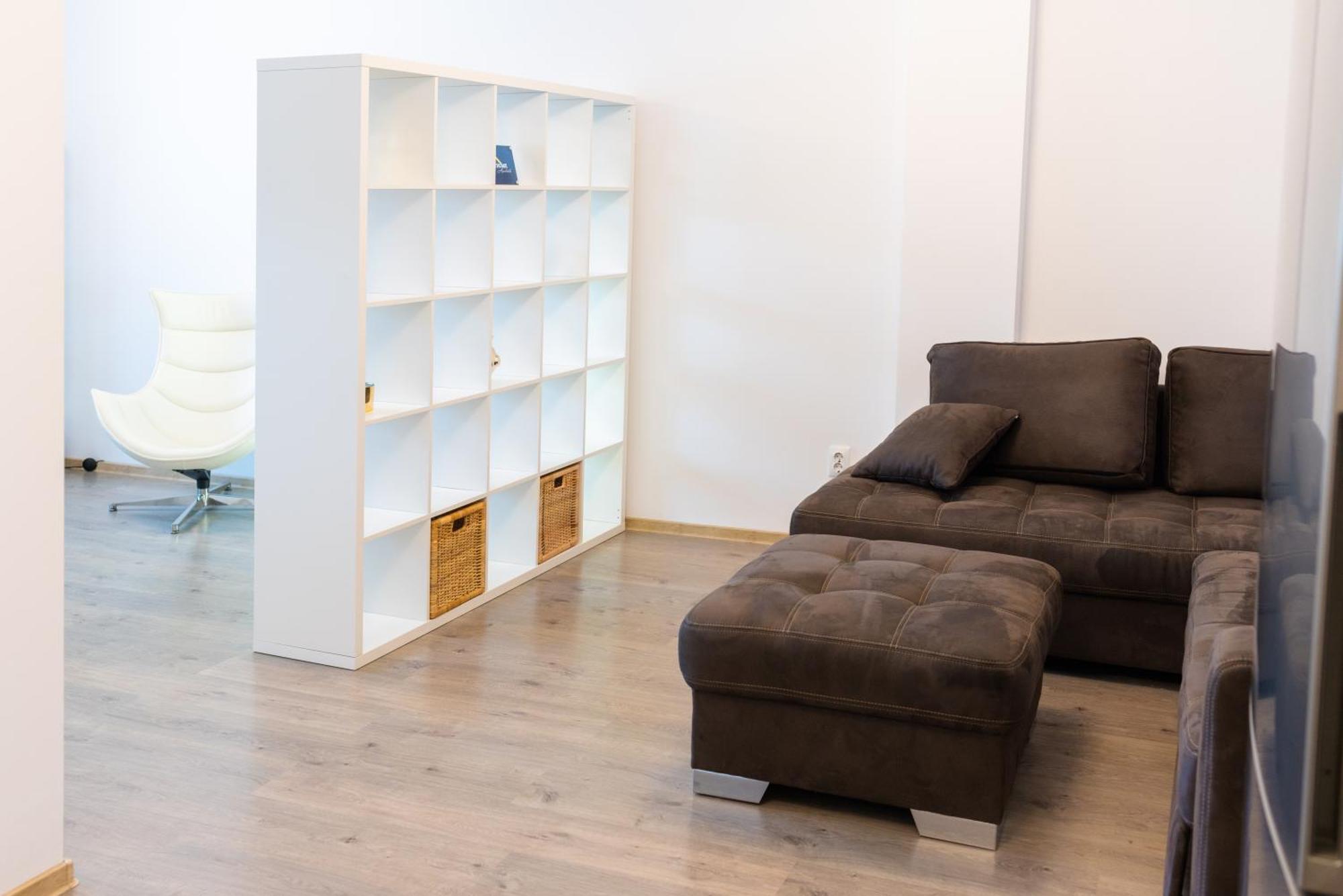Thome White Flat