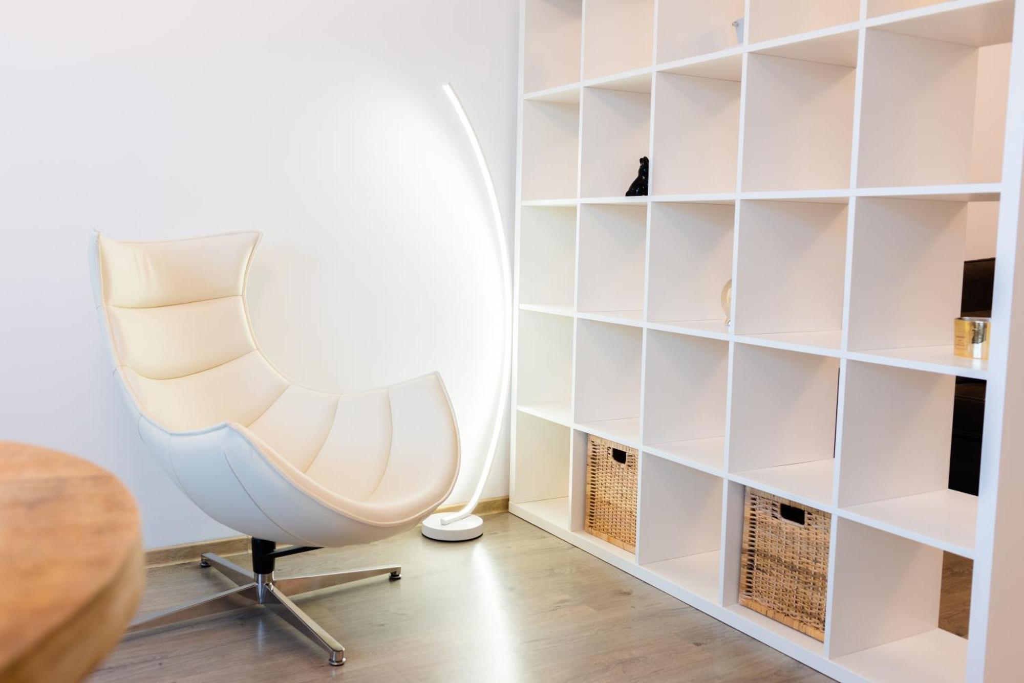 Thome White Flat