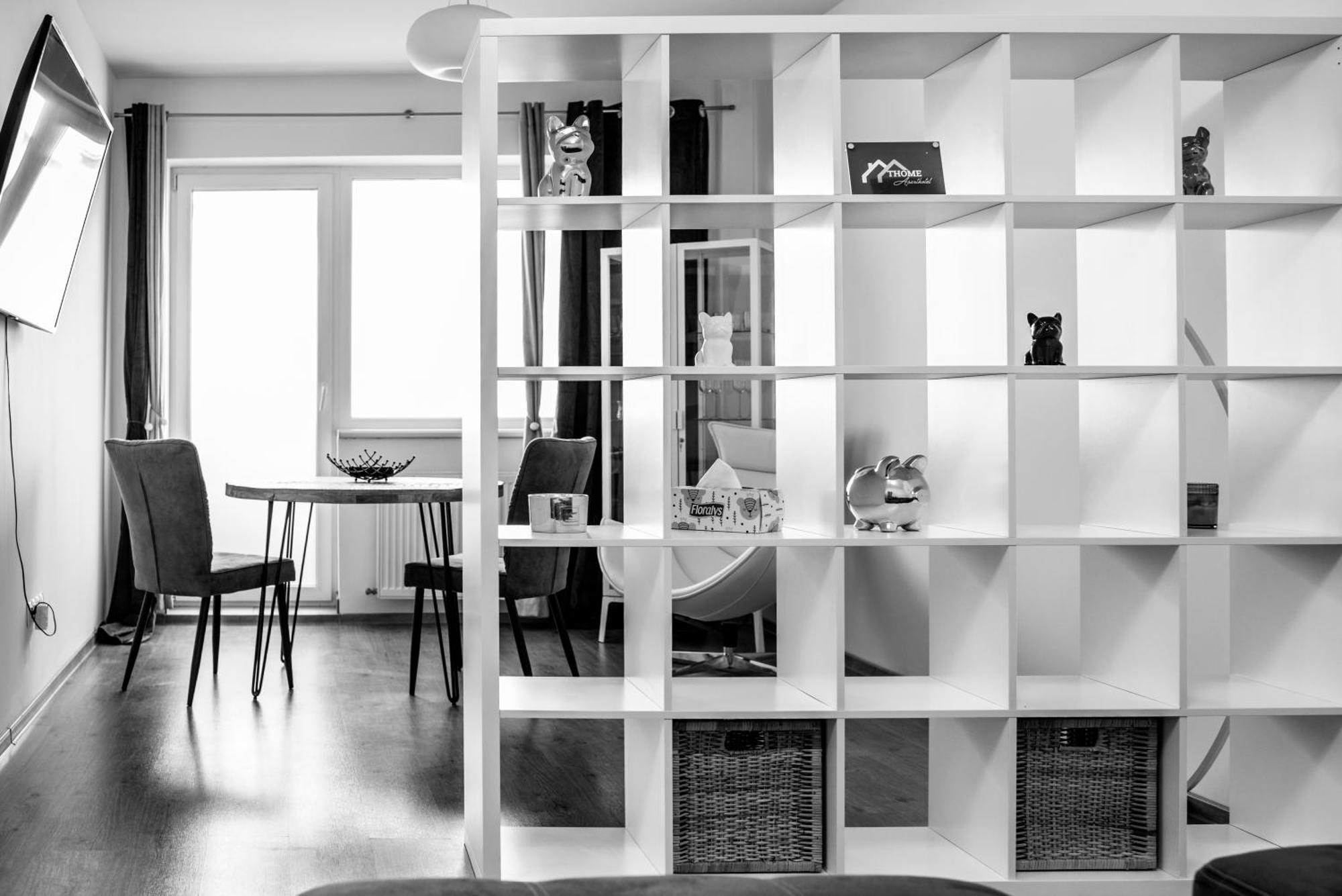 Thome White Flat