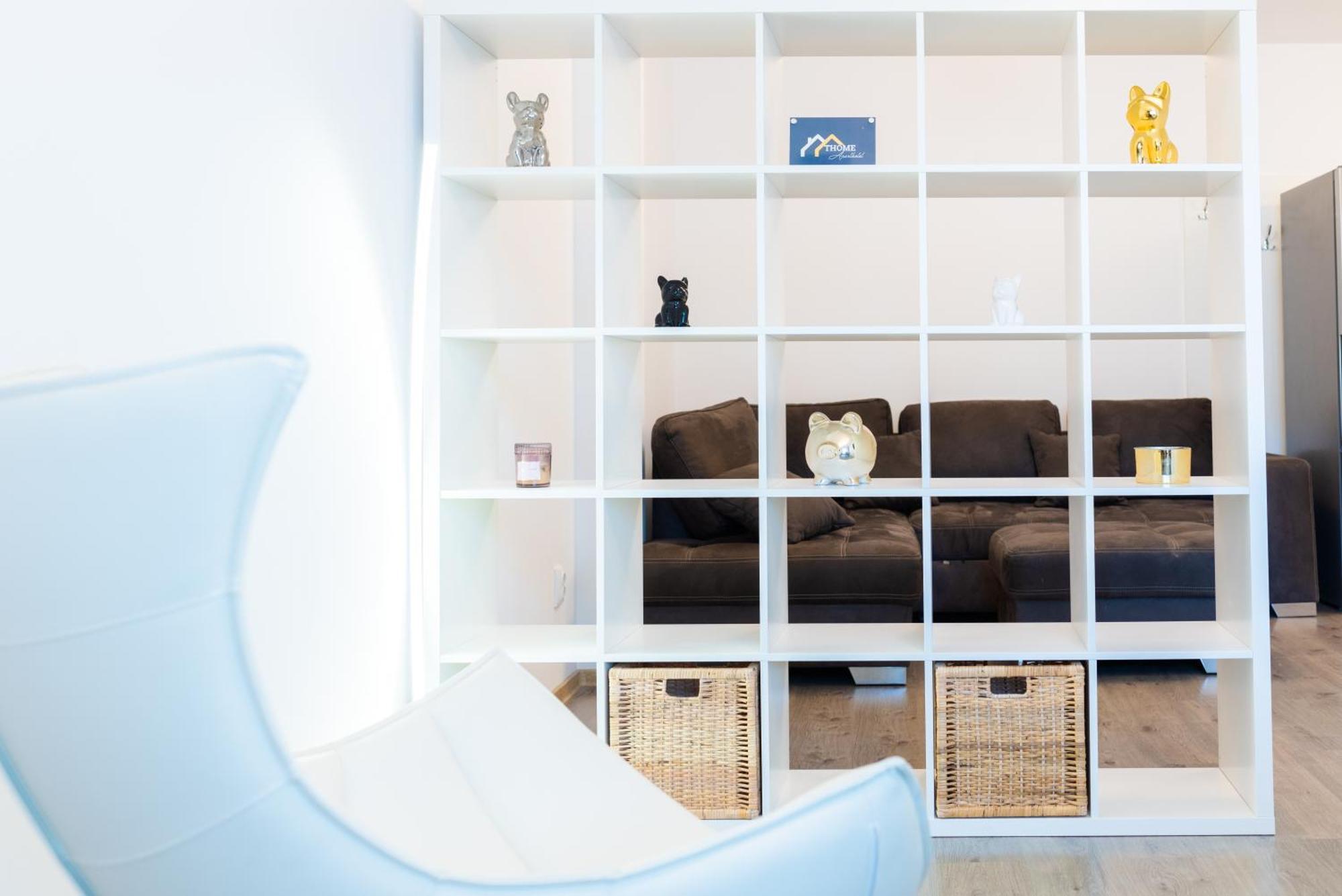 Thome White Flat Apartment *